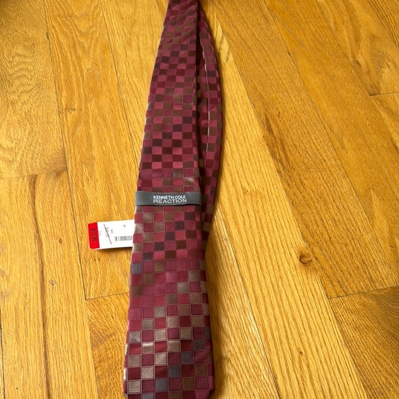 Tie new Kenneth Cole Reaction Burgundy Checkered Tie - Picture 6 of 7